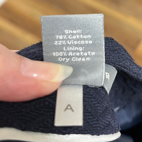 Ann Taylor Navy Jacket, EUC, sz 0, P-P 18”,
No pulls, long sleeve flair hem - Picture 2 of 9